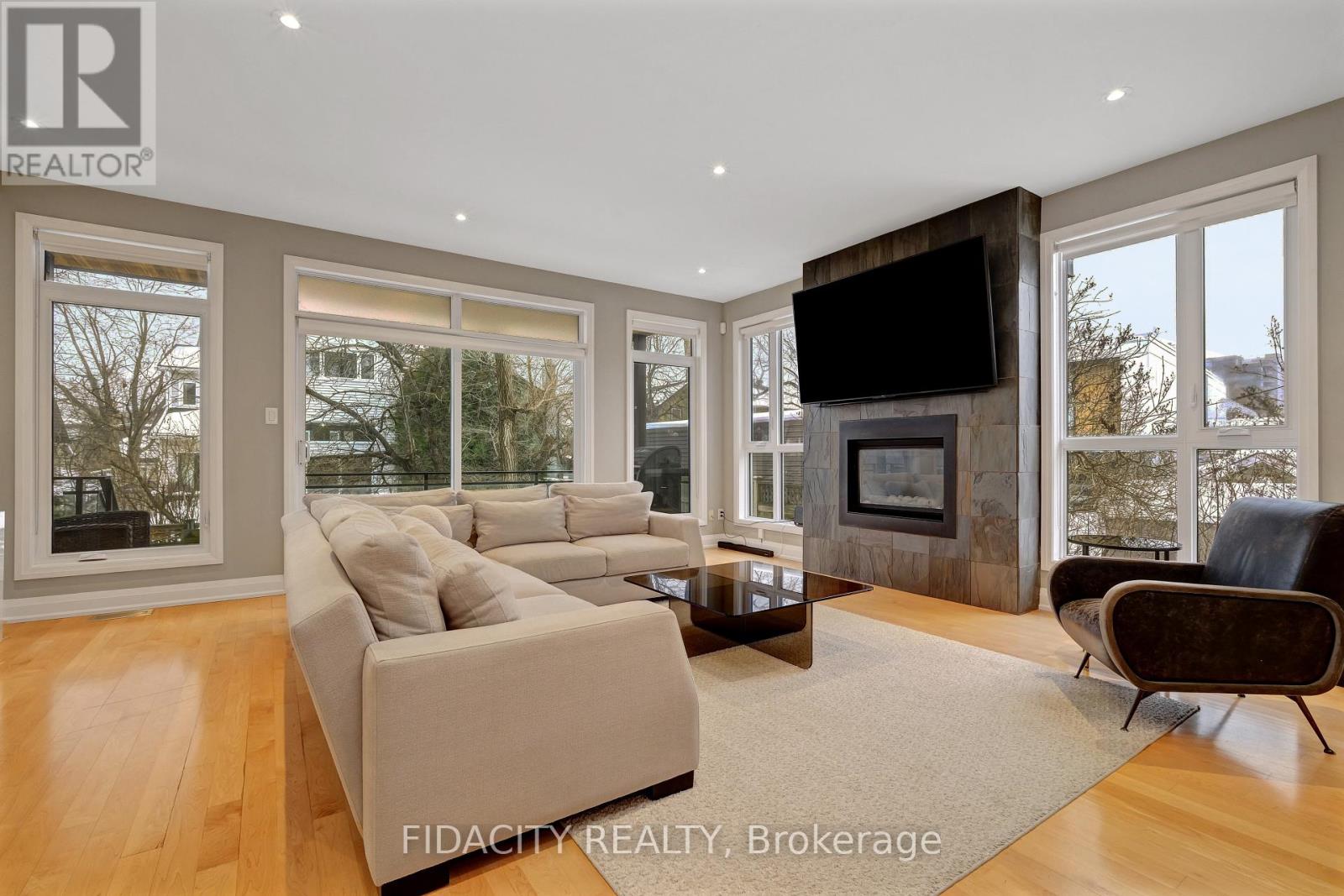 376 C Wilmont Avenue, Ottawa, Ontario  K2A 0B1 - Photo 5 - X13448670