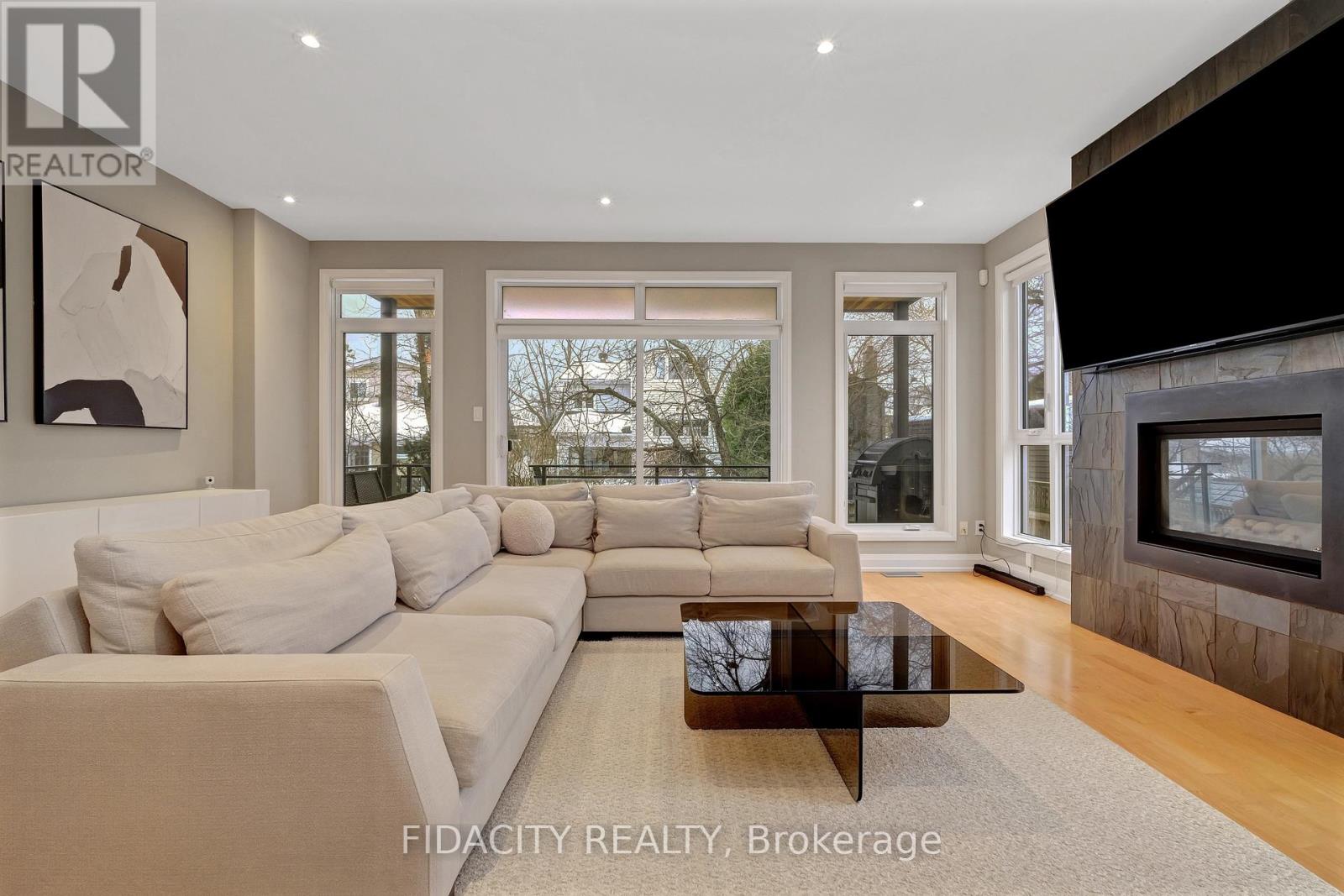 376 C Wilmont Avenue, Ottawa, Ontario  K2A 0B1 - Photo 6 - X13448670