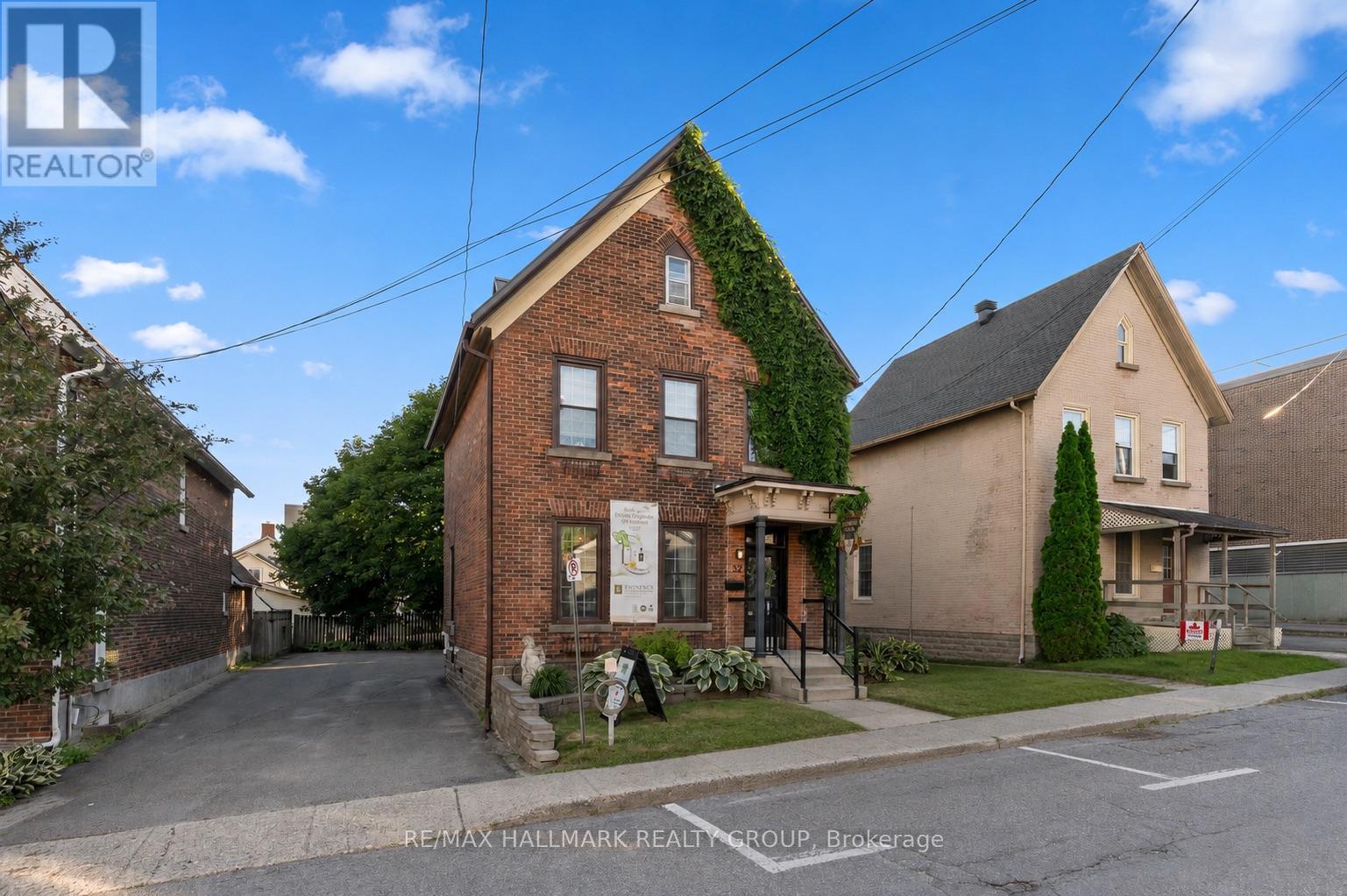 32 St. Andrew Street, Brockville, Ontario  K6V 4X4 - Photo 1 - X13448784