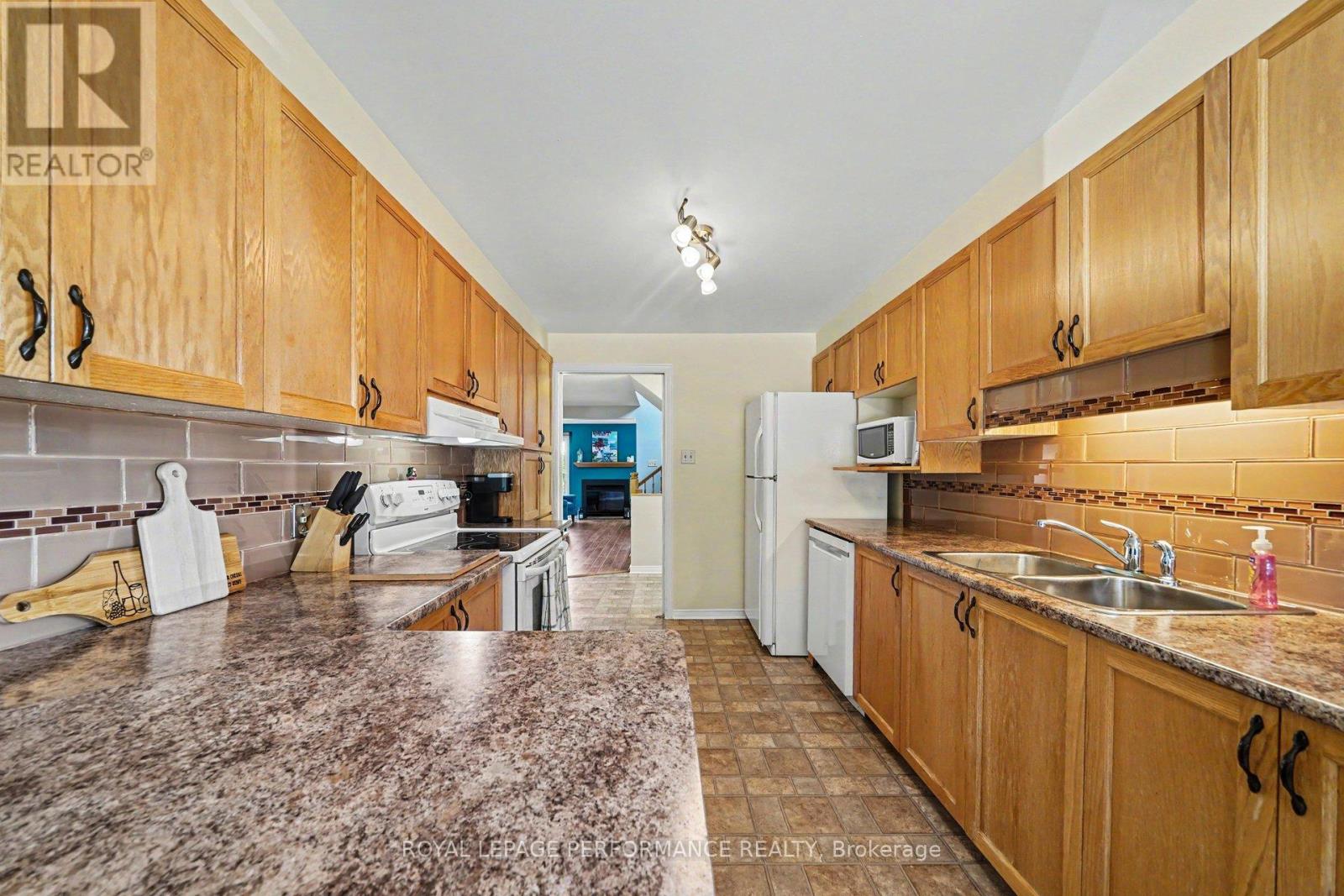 6145 Oak Meadows Drive, Ottawa, Ontario  K1C 7G7 - Photo 10 - X13449094