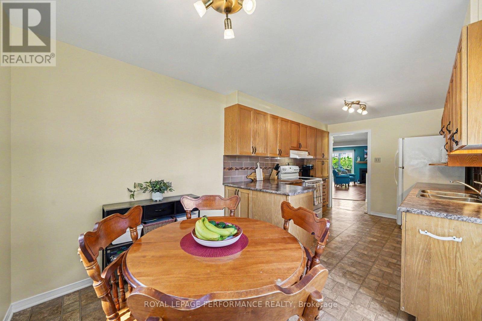 6145 Oak Meadows Drive, Ottawa, Ontario  K1C 7G7 - Photo 13 - X13449094
