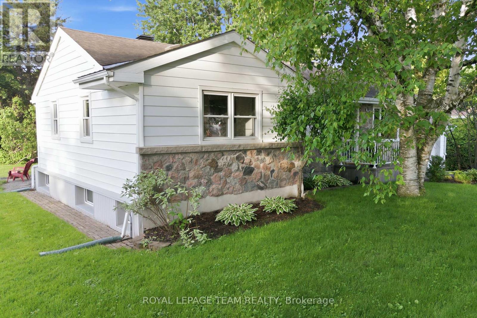 17 Arnold Drive, Ottawa, Ontario  K2H 6V6 - Photo 3 - X13449142