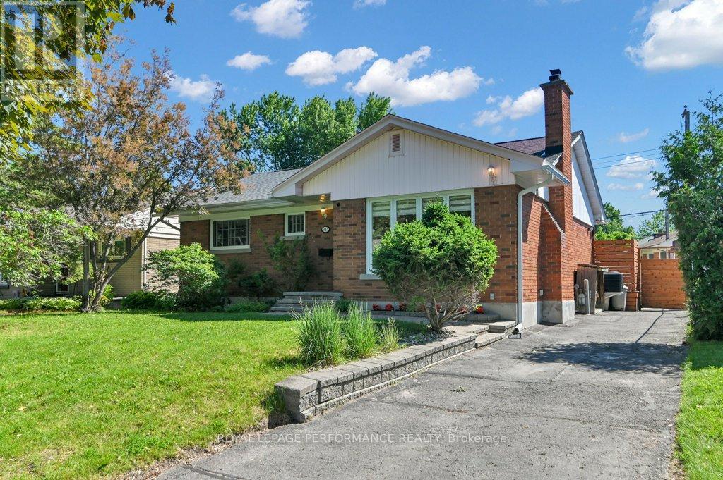 943 Arkell Street, Ottawa, Ontario  K2B 5R2 - Photo 2 - X13449194