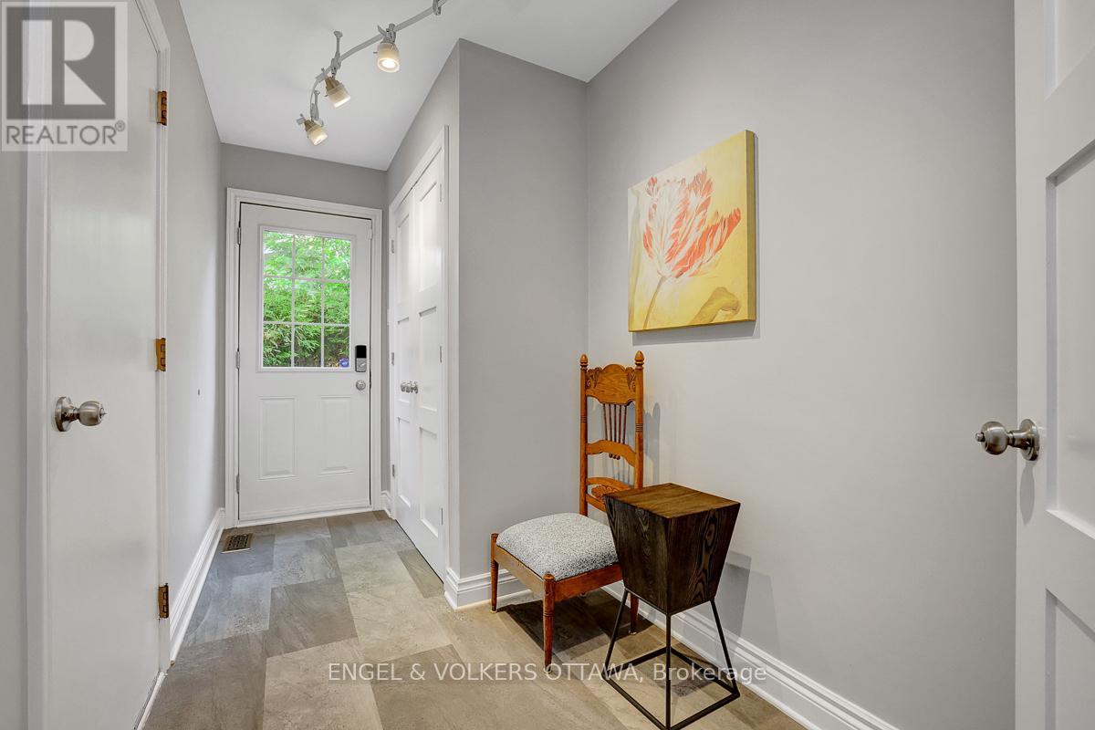 2032 Delmar Court, Ottawa, Ontario  K1H 5R6 - Photo 19 - X13449406