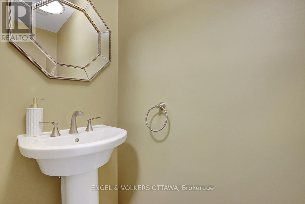 2032 Delmar Court, Ottawa, Ontario  K1H 5R6 - Photo 20 - X13449406