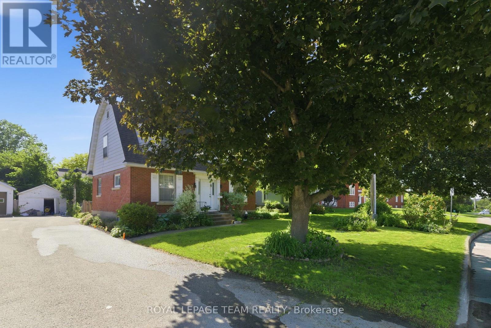 416 Tweedsmuir Avenue, Ottawa, Ontario  K1Z 5N5 - Photo 2 - X13449570