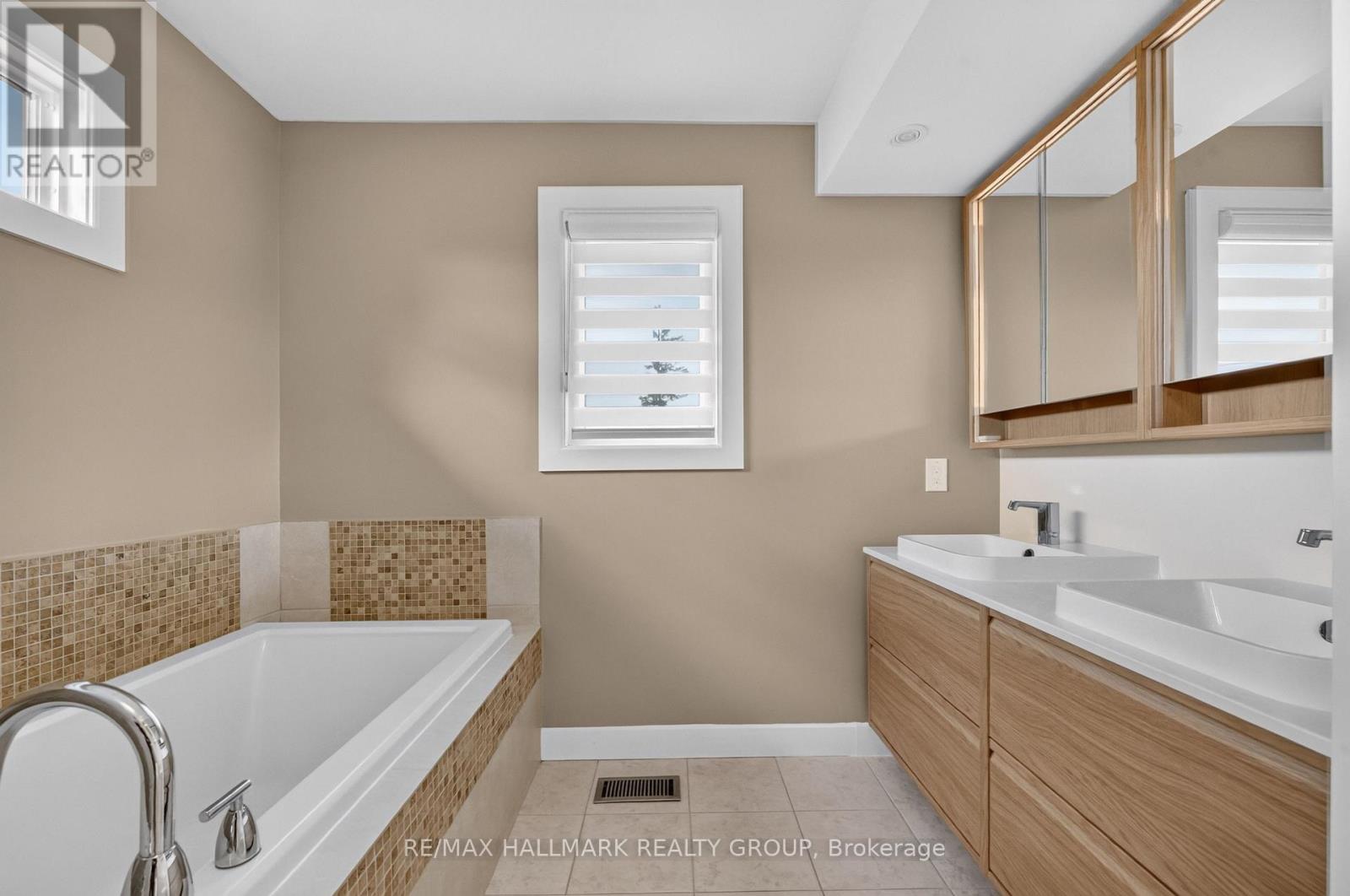 1559 Queensdale Avenue, Ottawa, Ontario  K1T 1J3 - Photo 35 - X13450346
