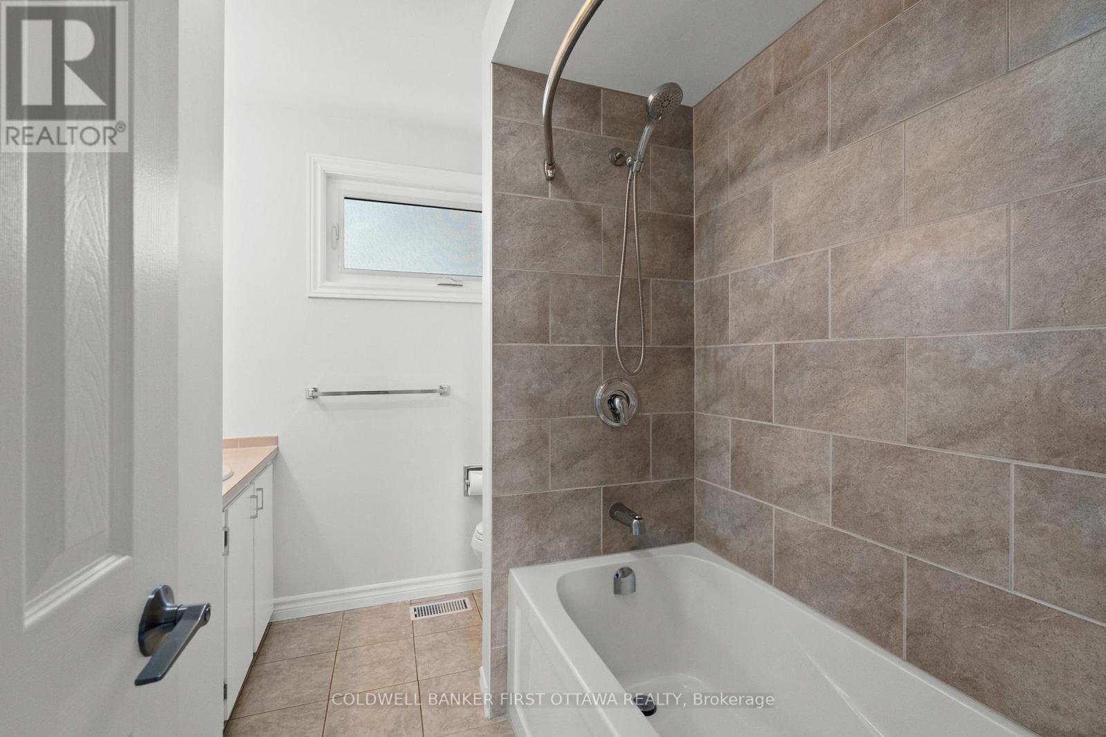 390 Cloverheath Crescent, Ottawa, Ontario  K1E 2R8 - Photo 25 - X13450882