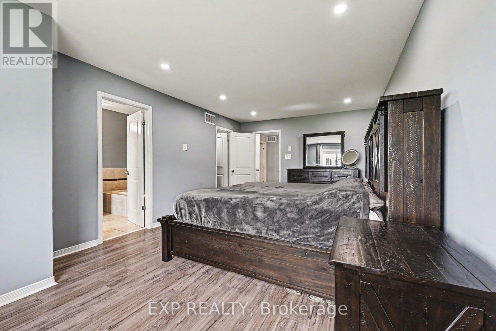 930 Torovin Private, Ottawa, Ontario  K1B 0A7 - Photo 12 - X13451144