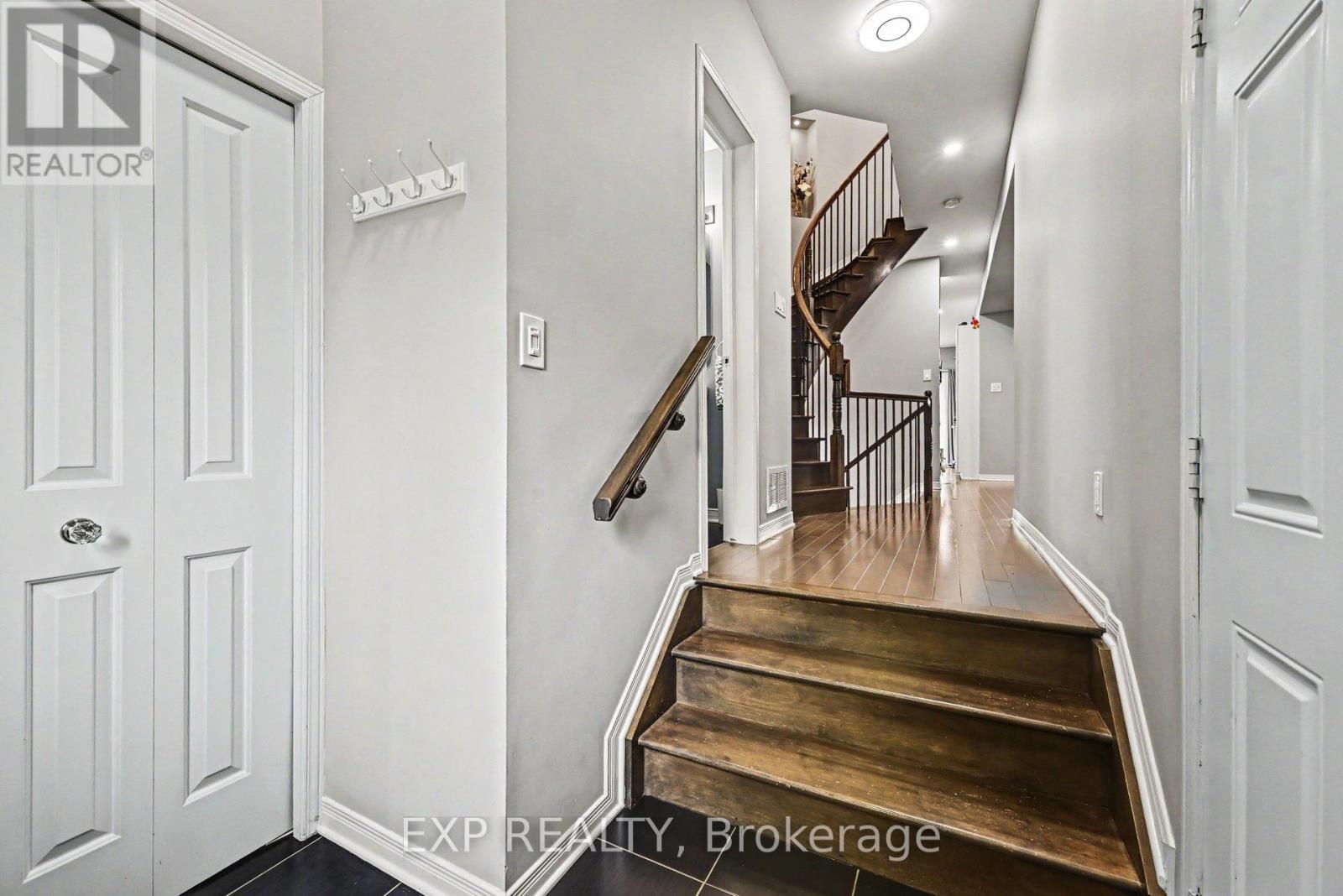 930 Torovin Private, Ottawa, Ontario  K1B 0A7 - Photo 2 - X13451144