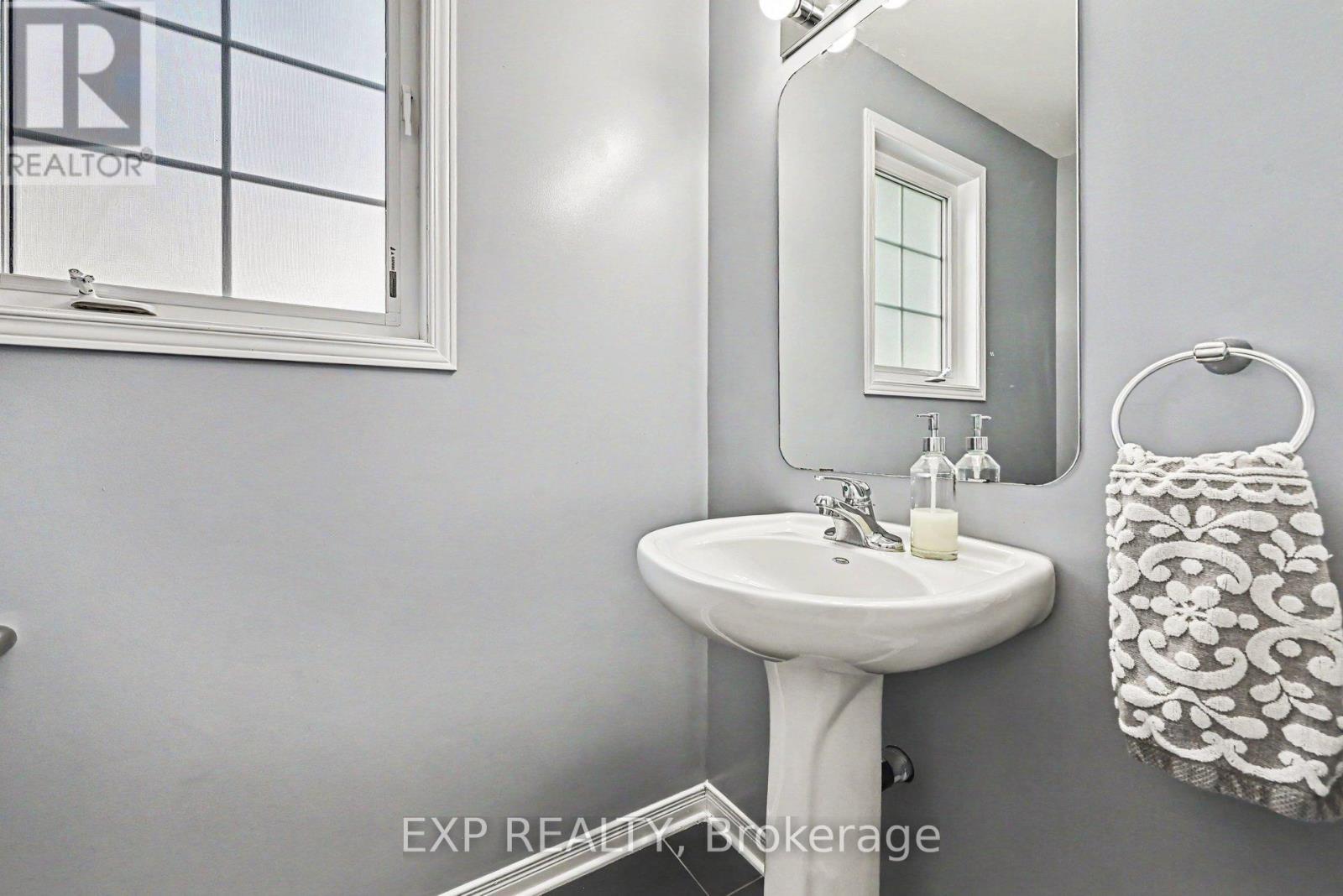 930 Torovin Private, Ottawa, Ontario  K1B 0A7 - Photo 3 - X13451144