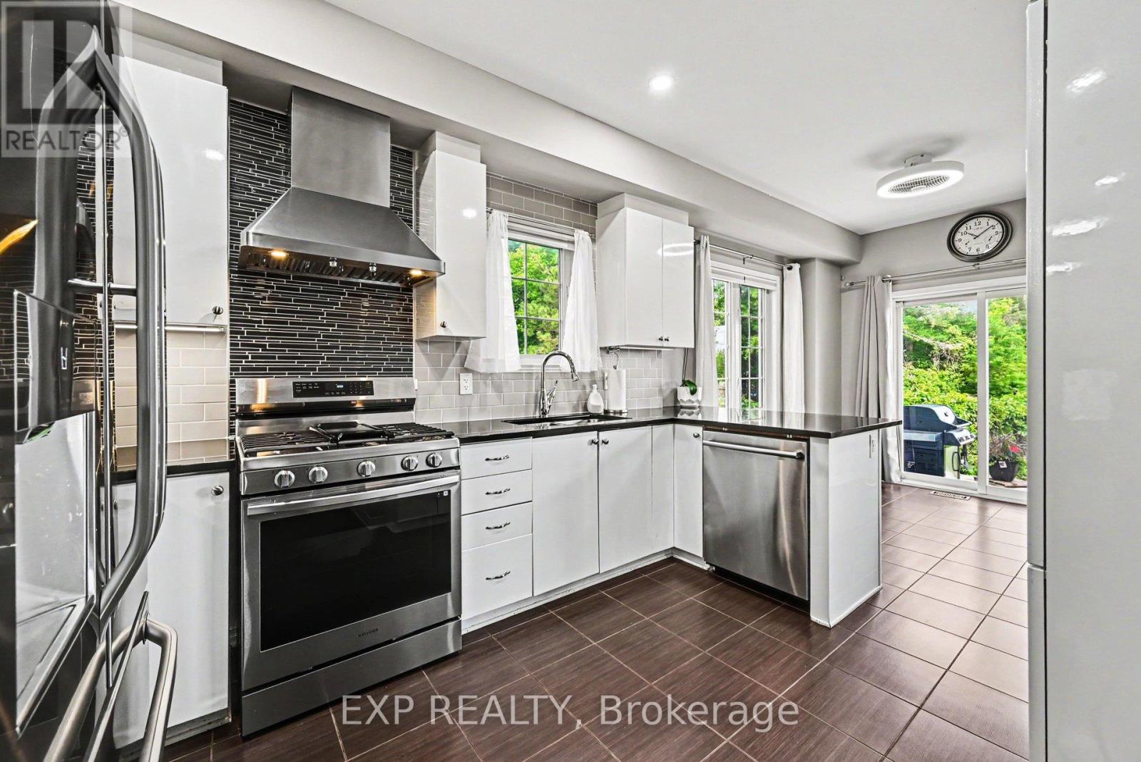 930 Torovin Private, Ottawa, Ontario  K1B 0A7 - Photo 7 - X13451144