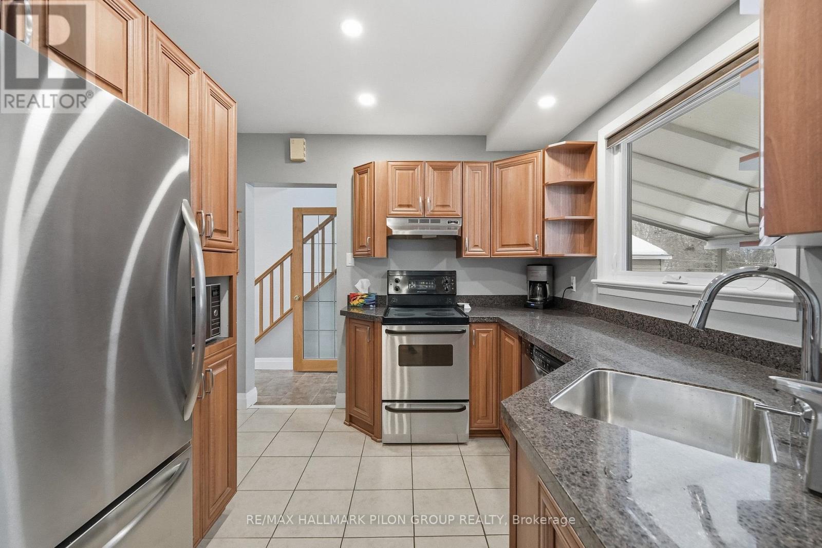 962 Weston Drive, Ottawa, Ontario  K1G 1X2 - Photo 7 - X13451262