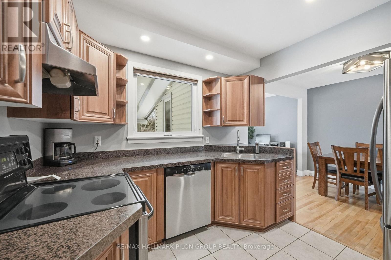 962 Weston Drive, Ottawa, Ontario  K1G 1X2 - Photo 8 - X13451262