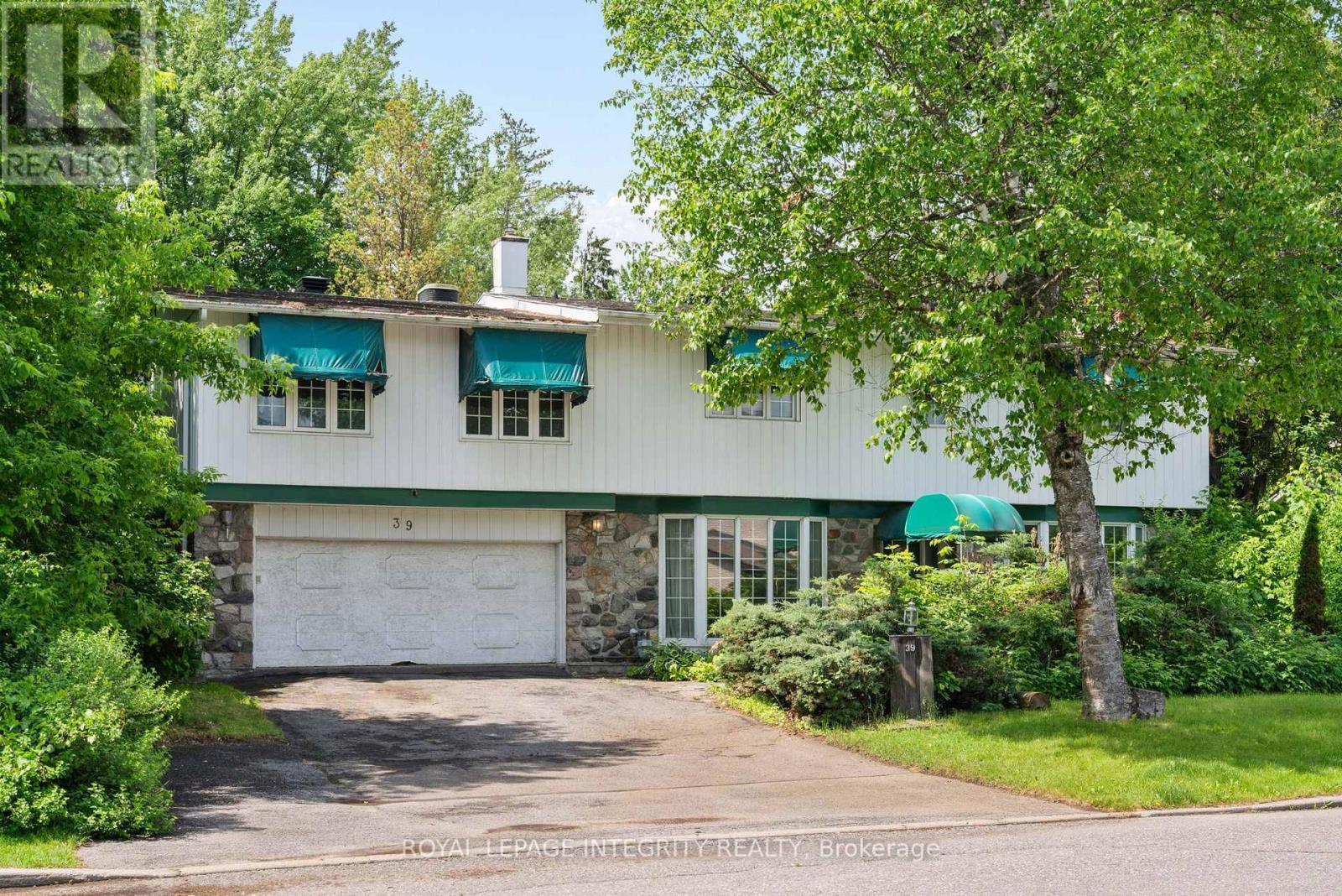 39 MOHAWK CRESCENT, Ottawa, Ontario