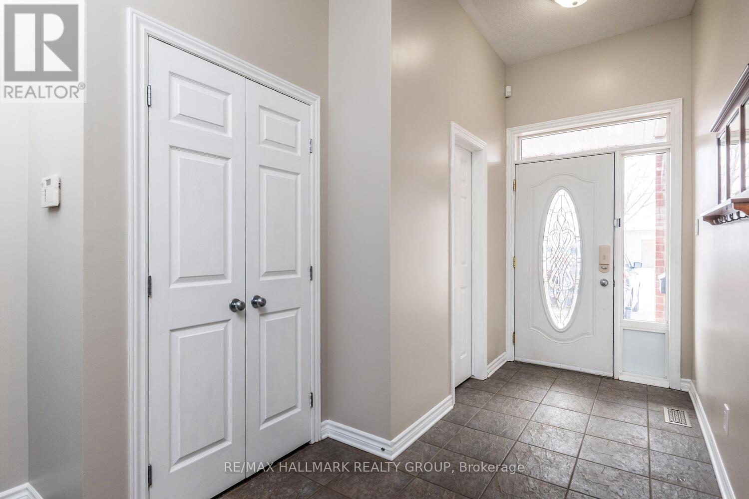 266 Horseshoe Crescent, Ottawa, Ontario  K2S 0B7 - Photo 4 - X13451890