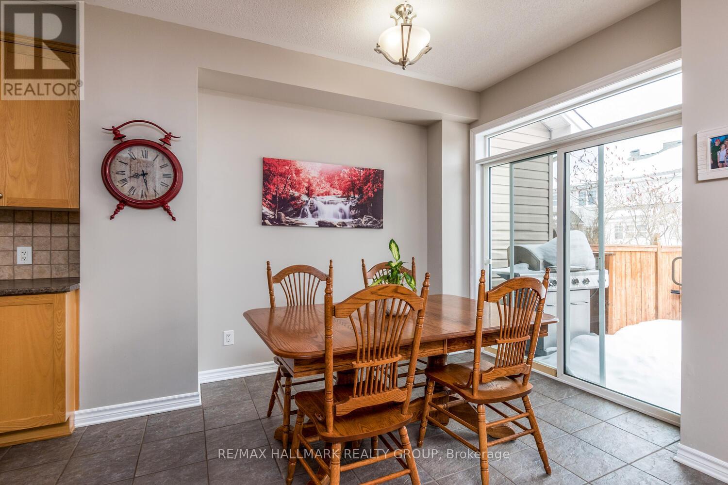 266 Horseshoe Crescent, Ottawa, Ontario  K2S 0B7 - Photo 9 - X13451890