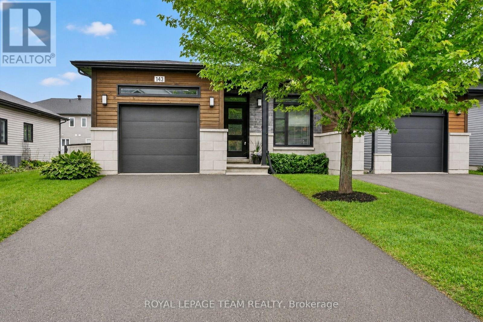 143 ST MALO PLACE, Russell, Ontario