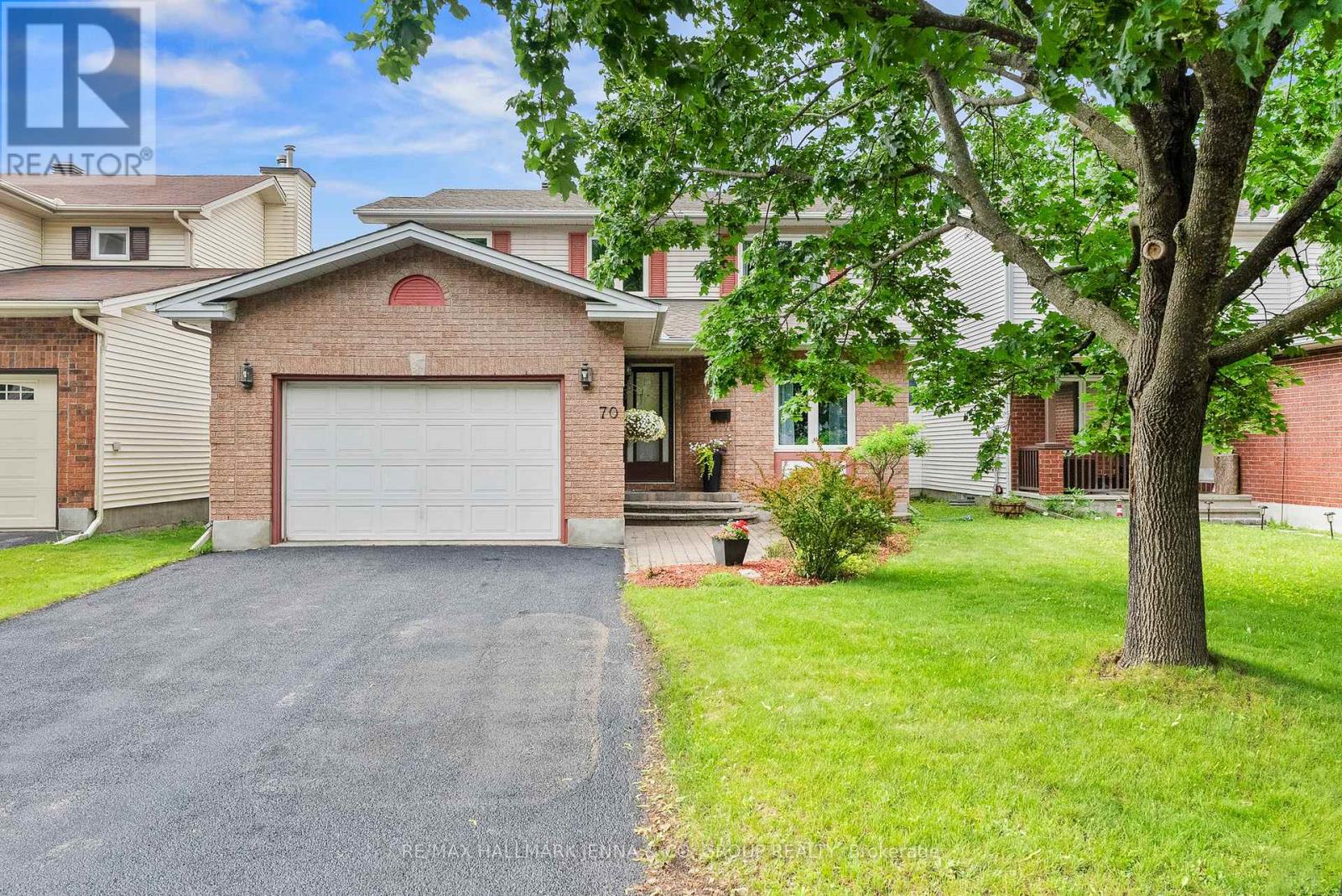 70 HUNTERSFIELD DRIVE, Ottawa, Ontario