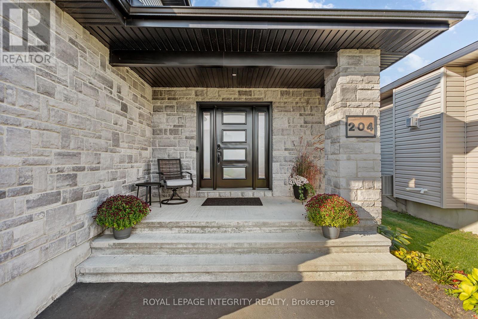 204 Hybrid Street, Russell, Ontario  K0A 1W0 - Photo 2 - X13453778