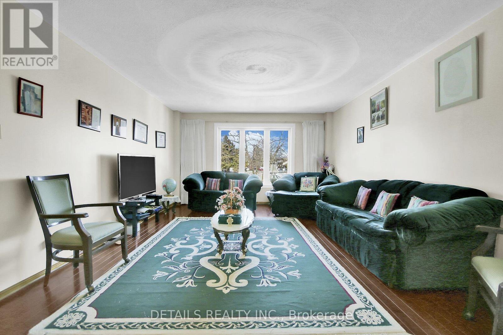 2876 Tresa Court, Ottawa, Ontario  K1T 2H1 - Photo 3 - X13454550
