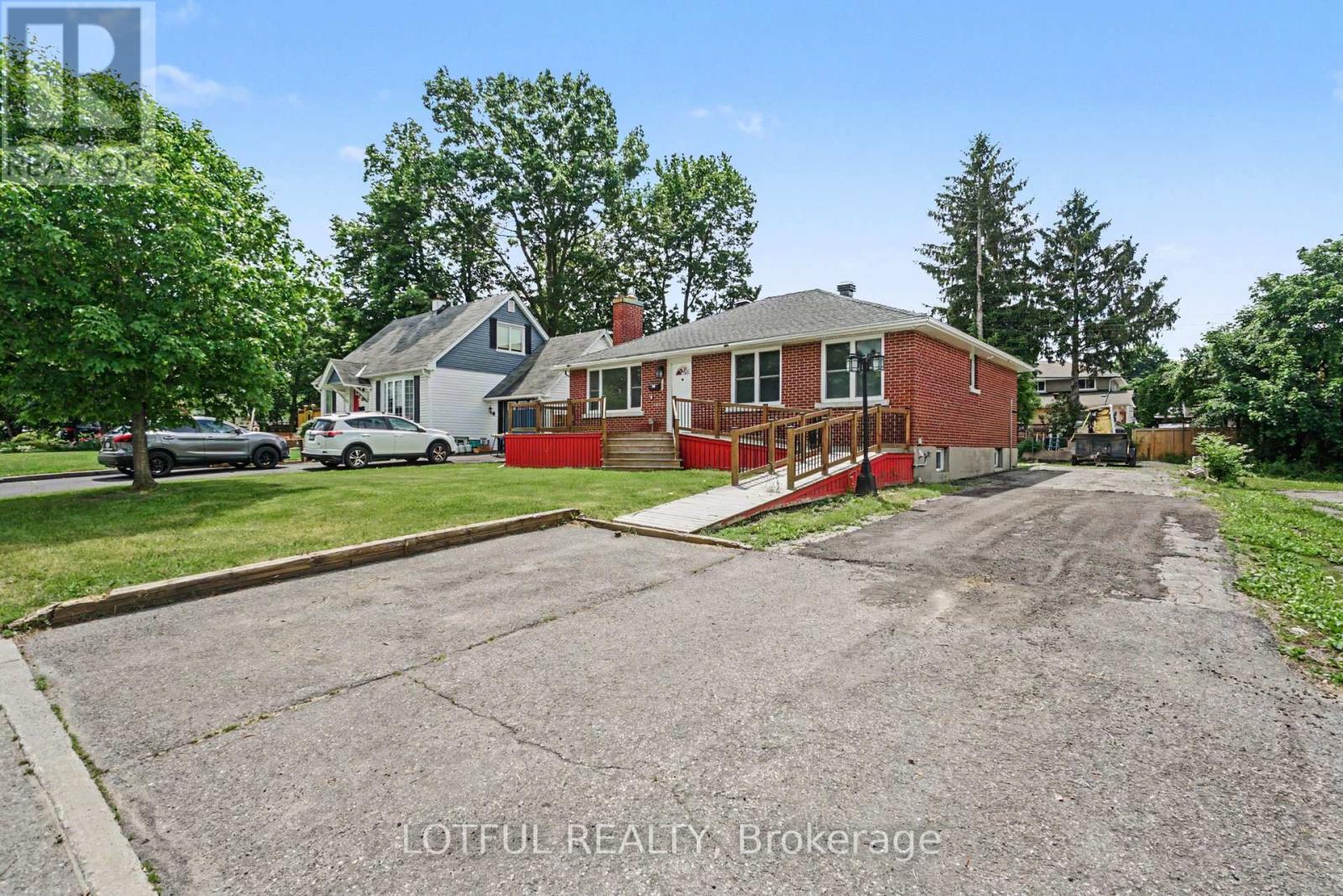 832 Rex Avenue, Ottawa, Ontario  K2A 2P5 - Photo 3 - X13454626