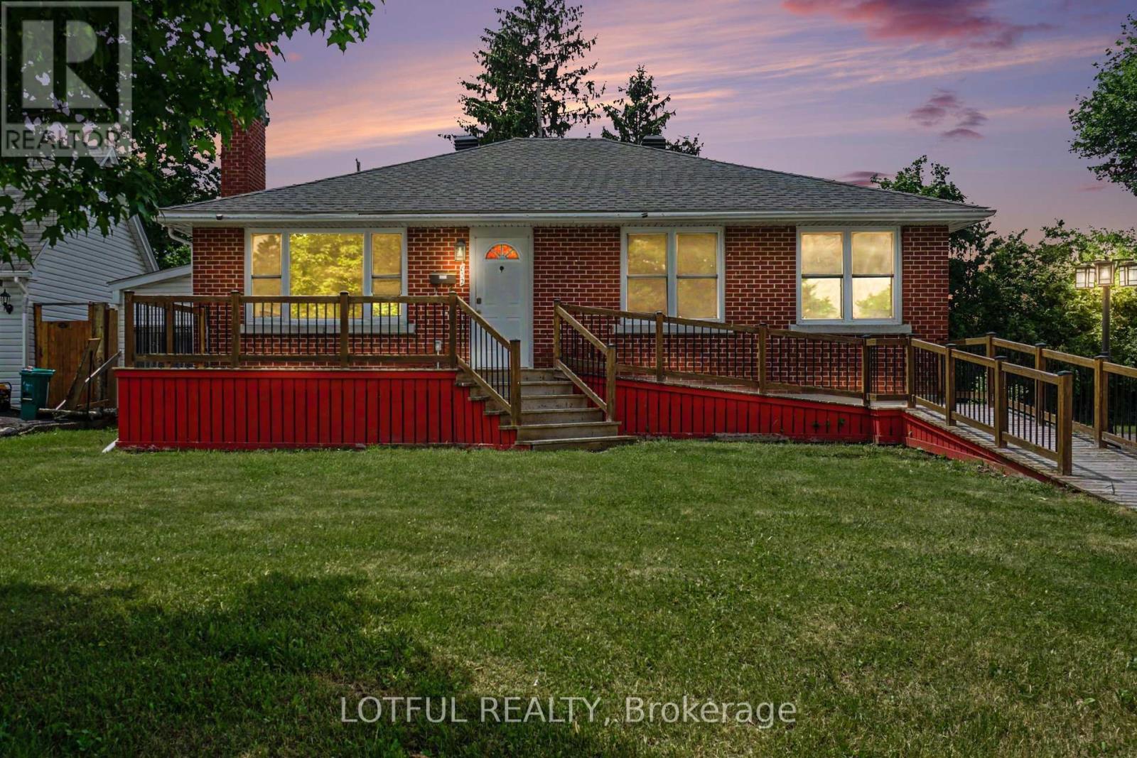 832 REX AVENUE, Ottawa, Ontario