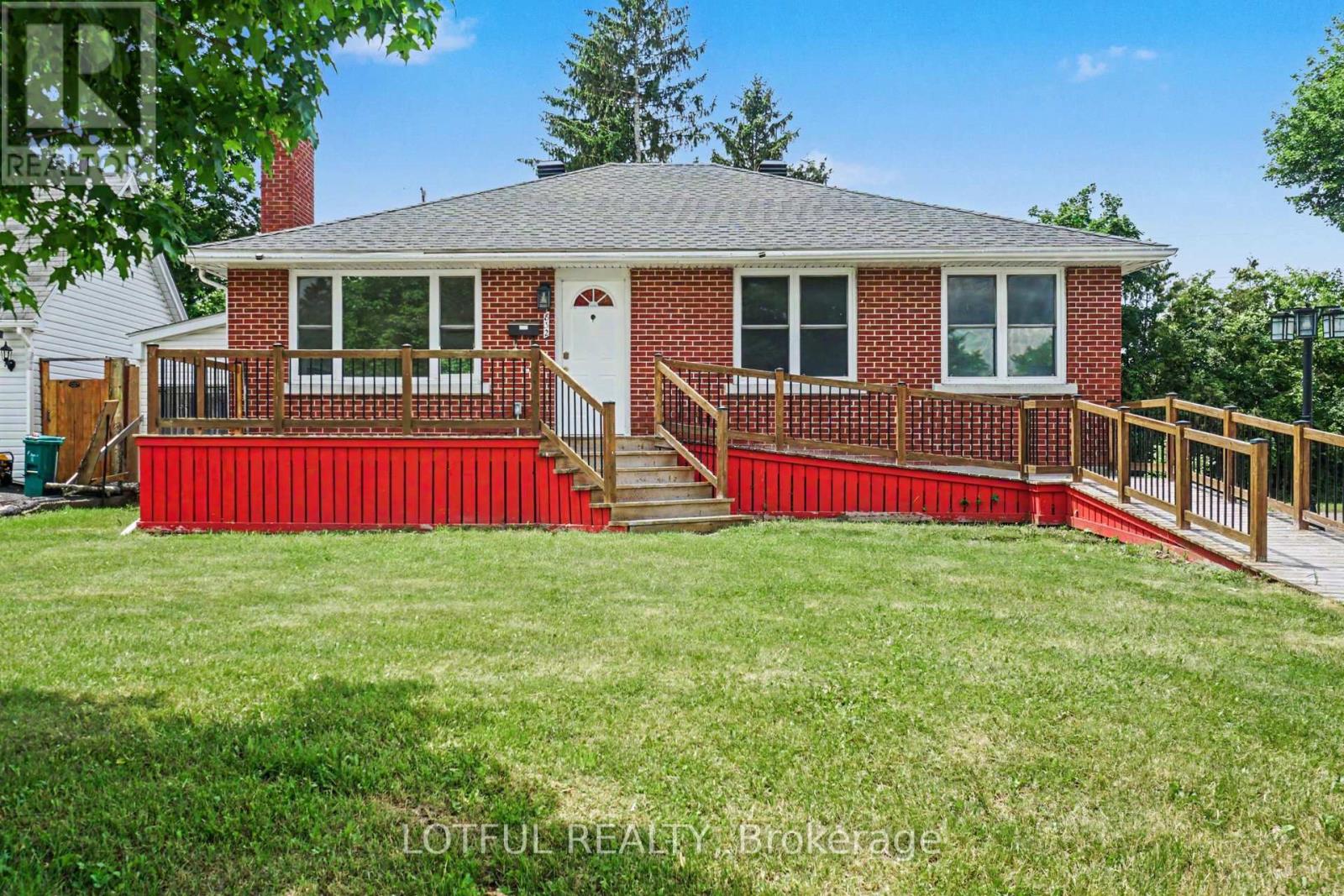 832 Rex Avenue, Ottawa, Ontario  K2A 2P5 - Photo 2 - X13454628
