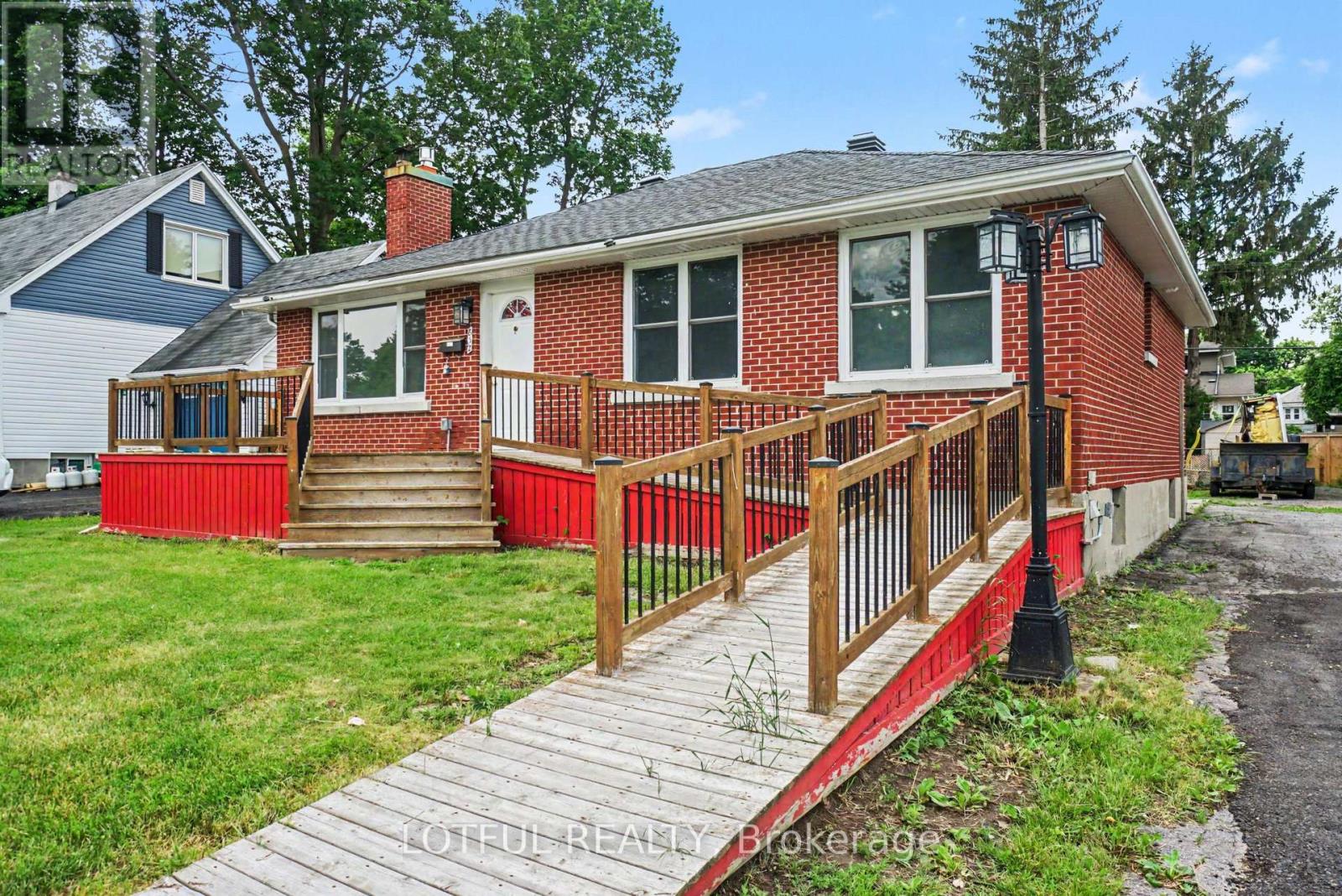 832 Rex Avenue, Ottawa, Ontario  K2A 2P5 - Photo 4 - X13454628