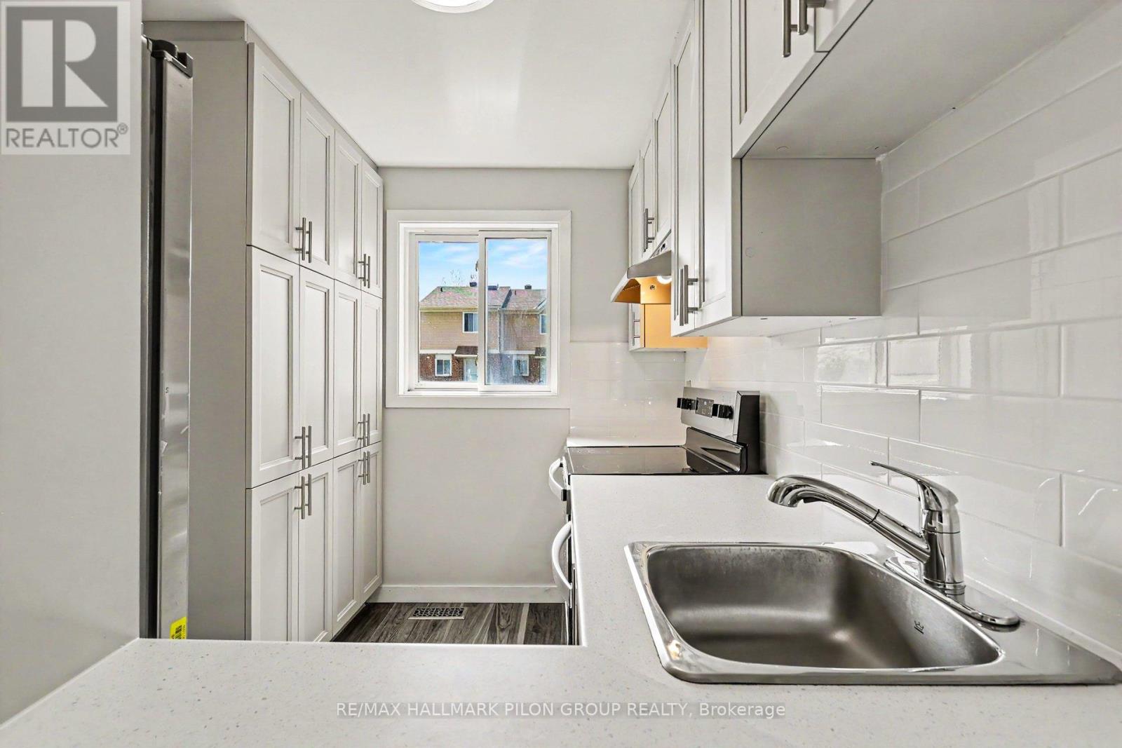 B - 110 Valley Stream Drive, Ottawa, Ontario  K2H 9E1 - Photo 10 - X13454890