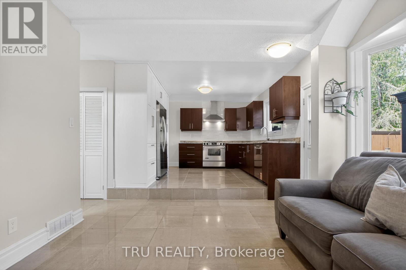 2769 Massicotte Lane, Ottawa, Ontario  K1T 3H1 - Photo 4 - X13454896