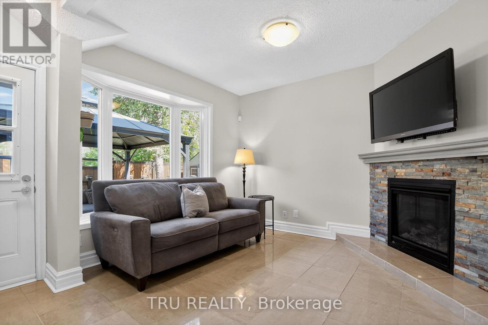 2769 Massicotte Lane, Ottawa, Ontario  K1T 3H1 - Photo 6 - X13454896