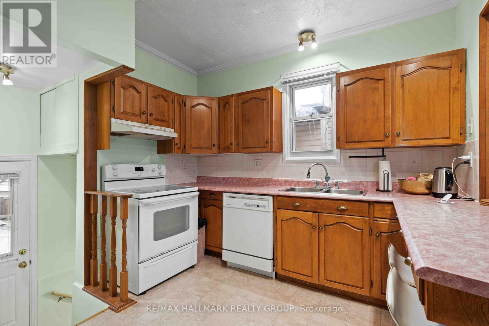 318 Shakespeare Street, Ottawa, Ontario  K1L 5M2 - Photo 9 - X13454928