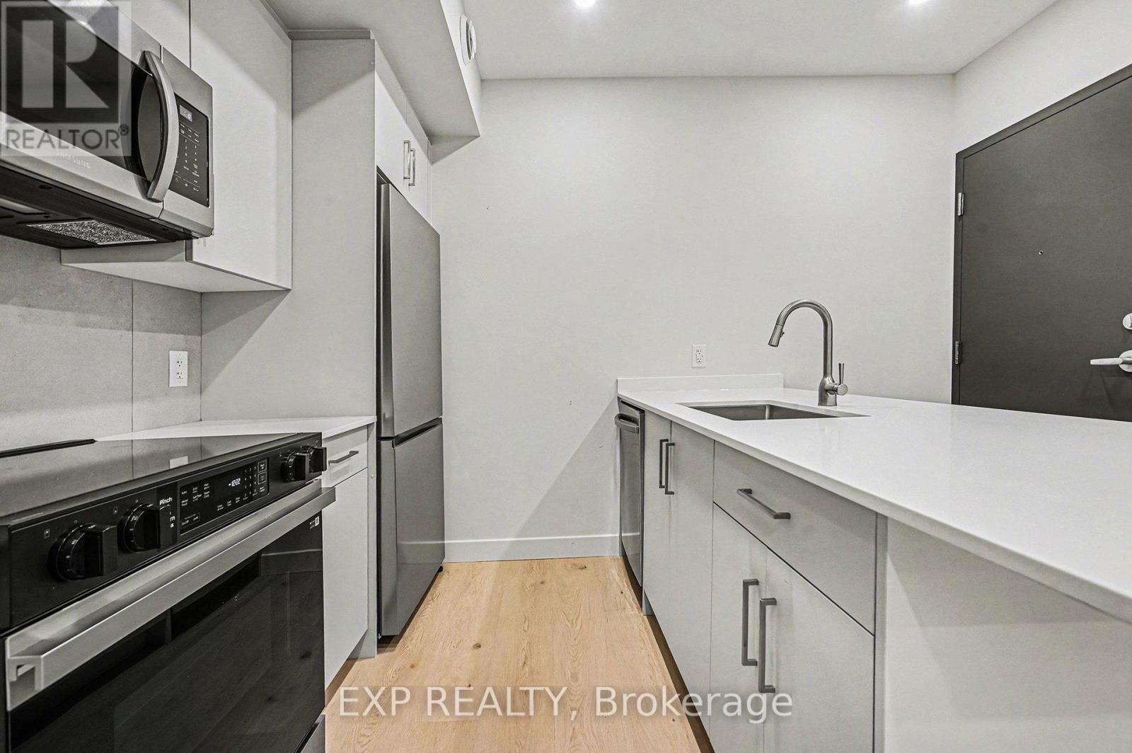 1301 Dorchester Avenue, Ottawa, Ontario  K1Z 8E8 - Photo 4 - X13455038