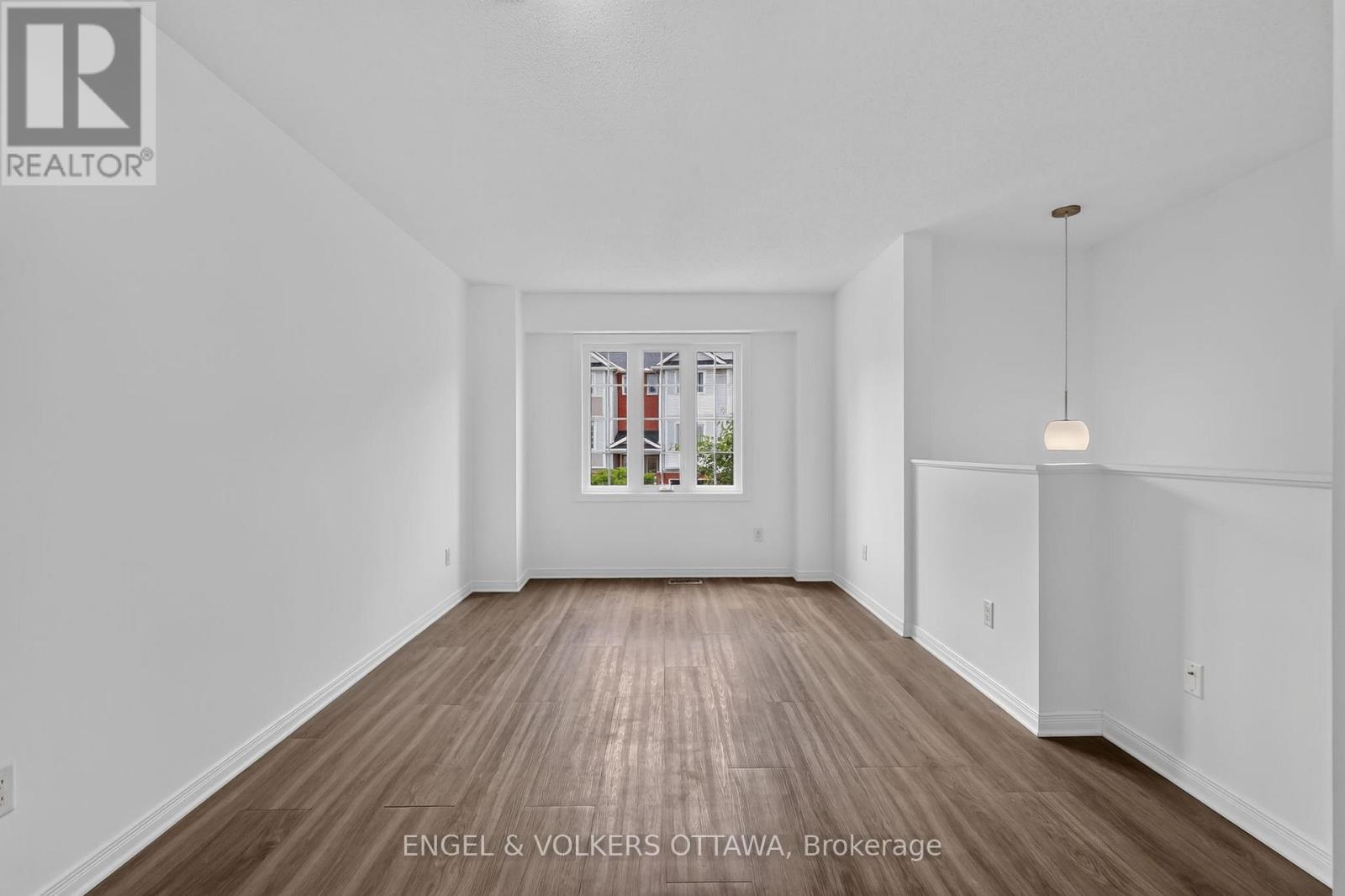 104 Manhattan Crescent, Ottawa, Ontario  K2C 4B7 - Photo 2 - X13455574