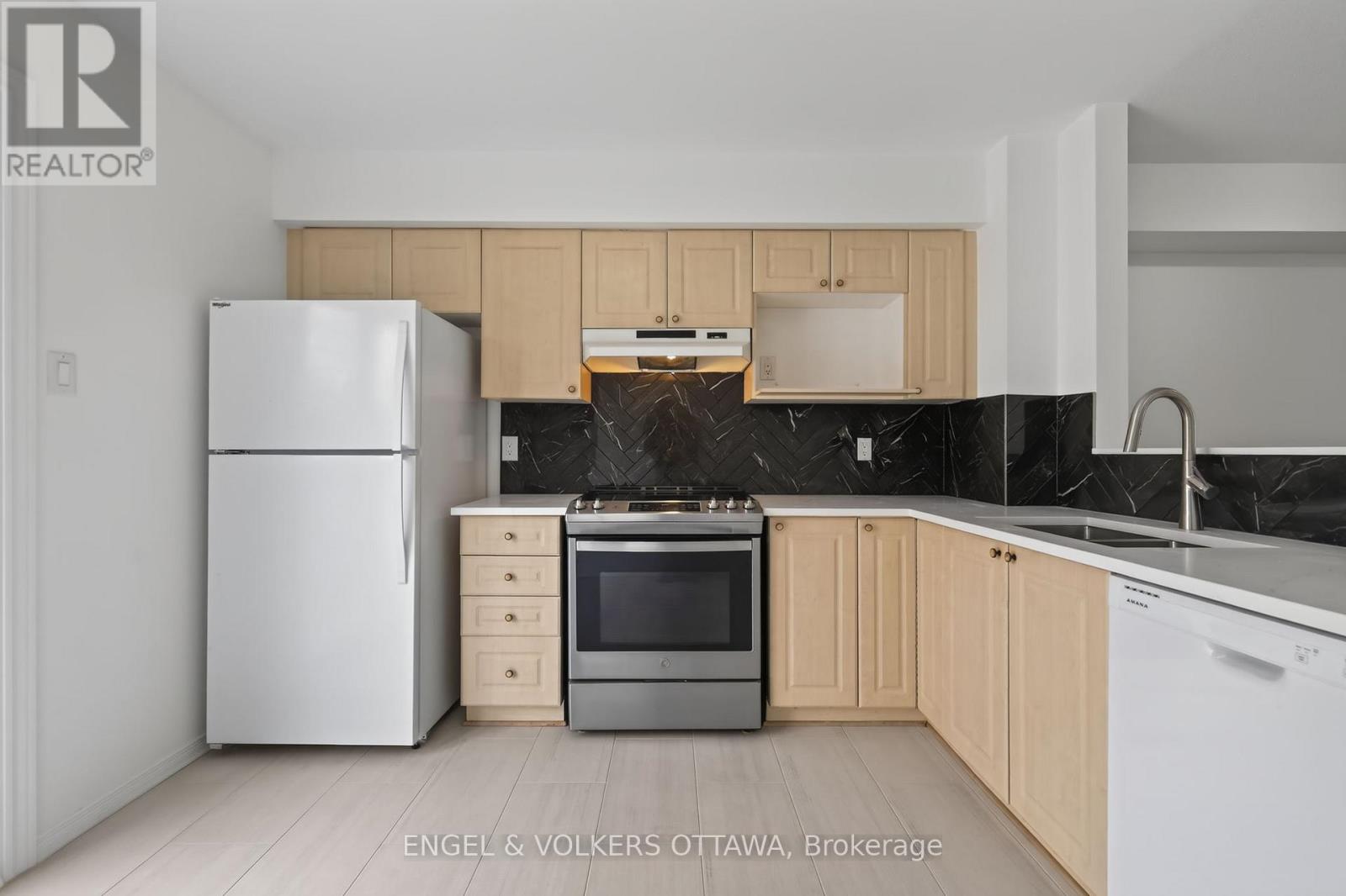 104 Manhattan Crescent, Ottawa, Ontario  K2C 4B7 - Photo 6 - X13455574
