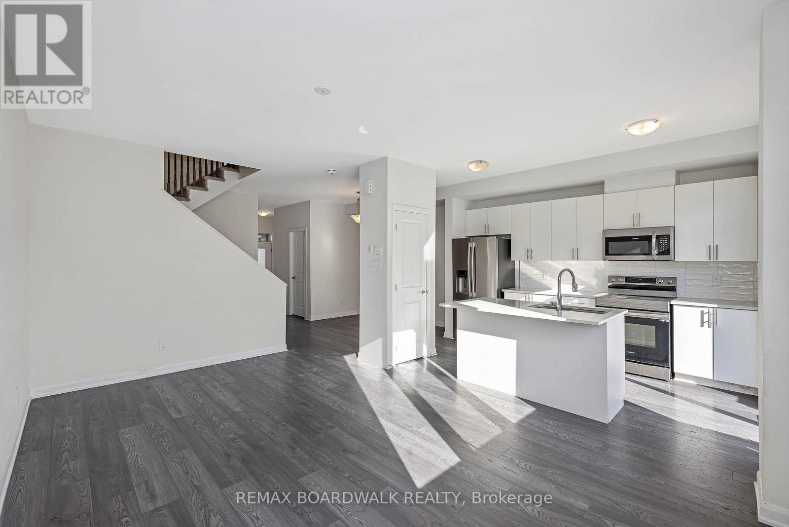 2063 Caltra Crescent, Ottawa, Ontario  K2V 6V4 - Photo 12 - X13455656