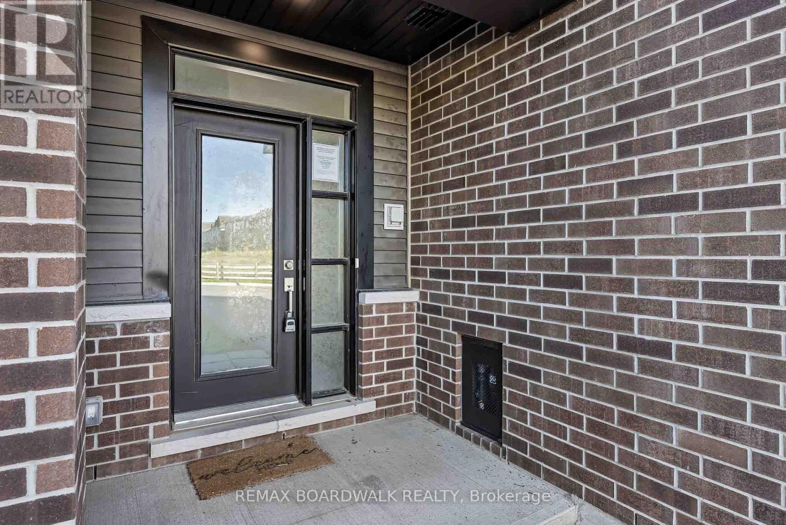 2063 Caltra Crescent, Ottawa, Ontario  K2V 6V4 - Photo 3 - X13455656