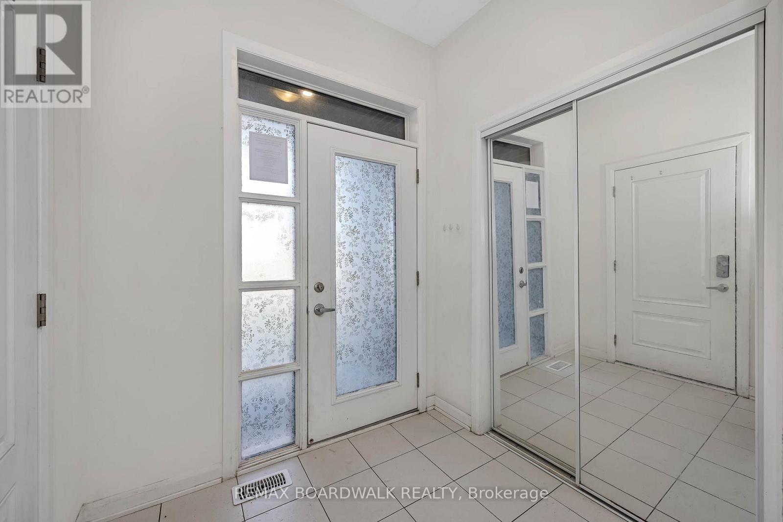 2063 Caltra Crescent, Ottawa, Ontario  K2V 6V4 - Photo 4 - X13455656
