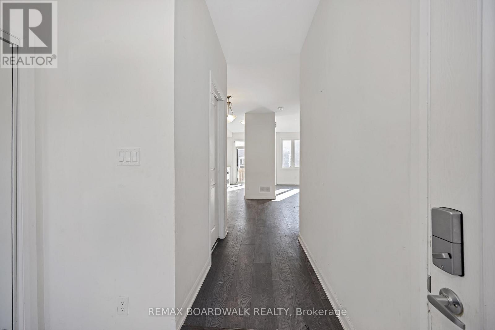2063 Caltra Crescent, Ottawa, Ontario  K2V 6V4 - Photo 6 - X13455656