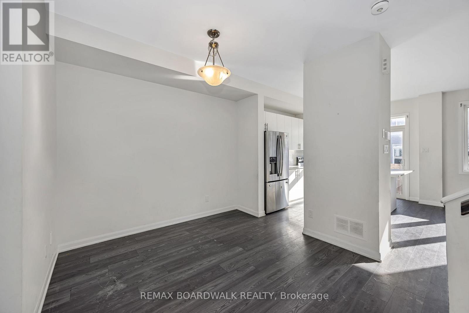 2063 Caltra Crescent, Ottawa, Ontario  K2V 6V4 - Photo 7 - X13455656
