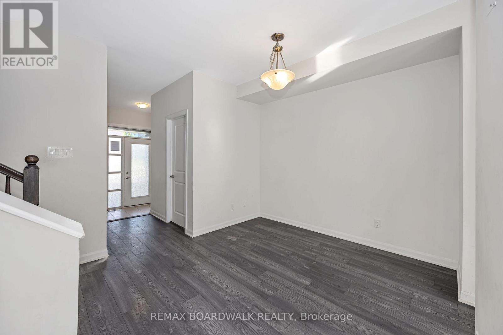 2063 Caltra Crescent, Ottawa, Ontario  K2V 6V4 - Photo 8 - X13455656