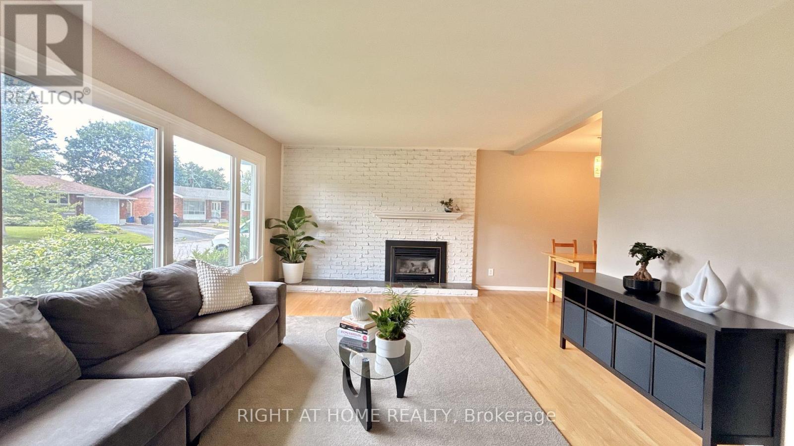 989 Goren Avenue, Ottawa, Ontario  K1G 2T8 - Photo 2 - X13455664