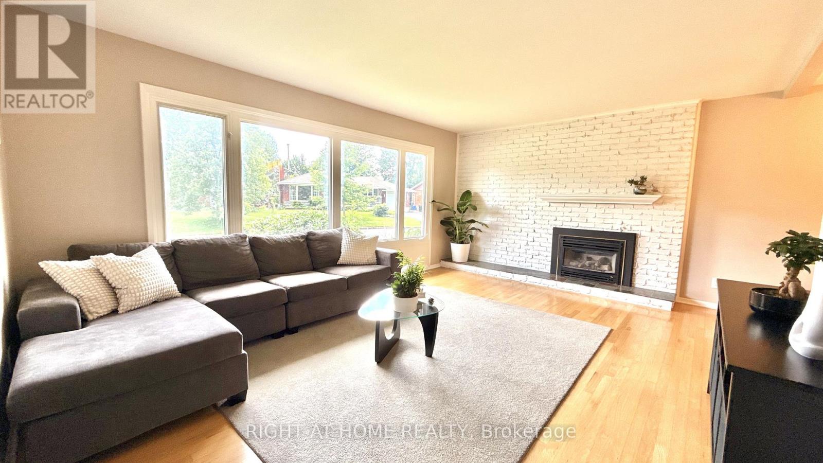 989 Goren Avenue, Ottawa, Ontario  K1G 2T8 - Photo 3 - X13455664