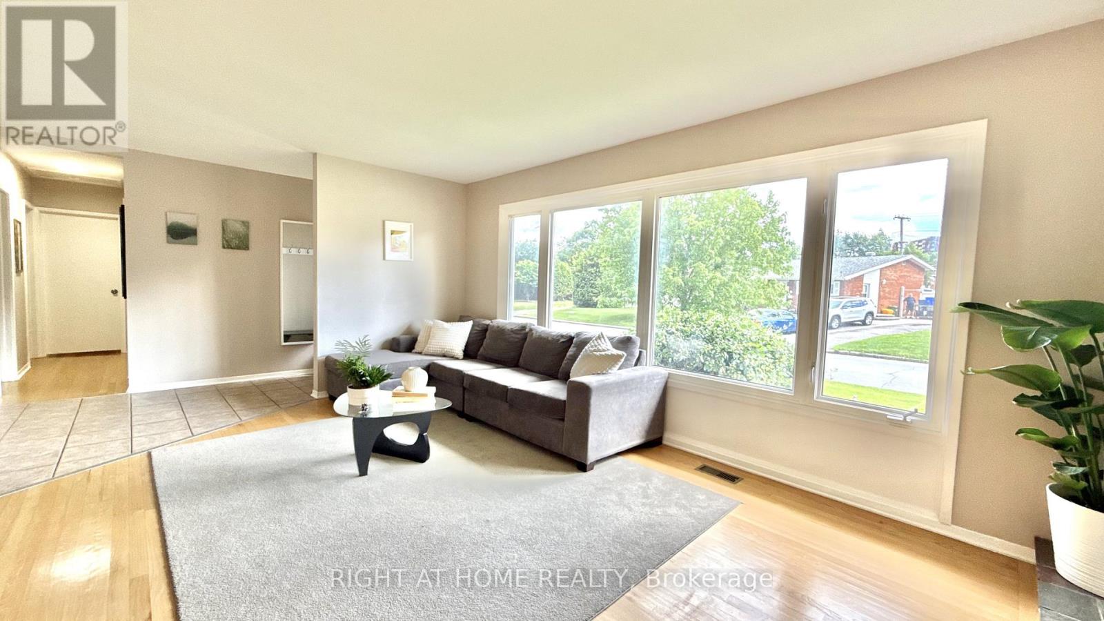 989 Goren Avenue, Ottawa, Ontario  K1G 2T8 - Photo 4 - X13455664