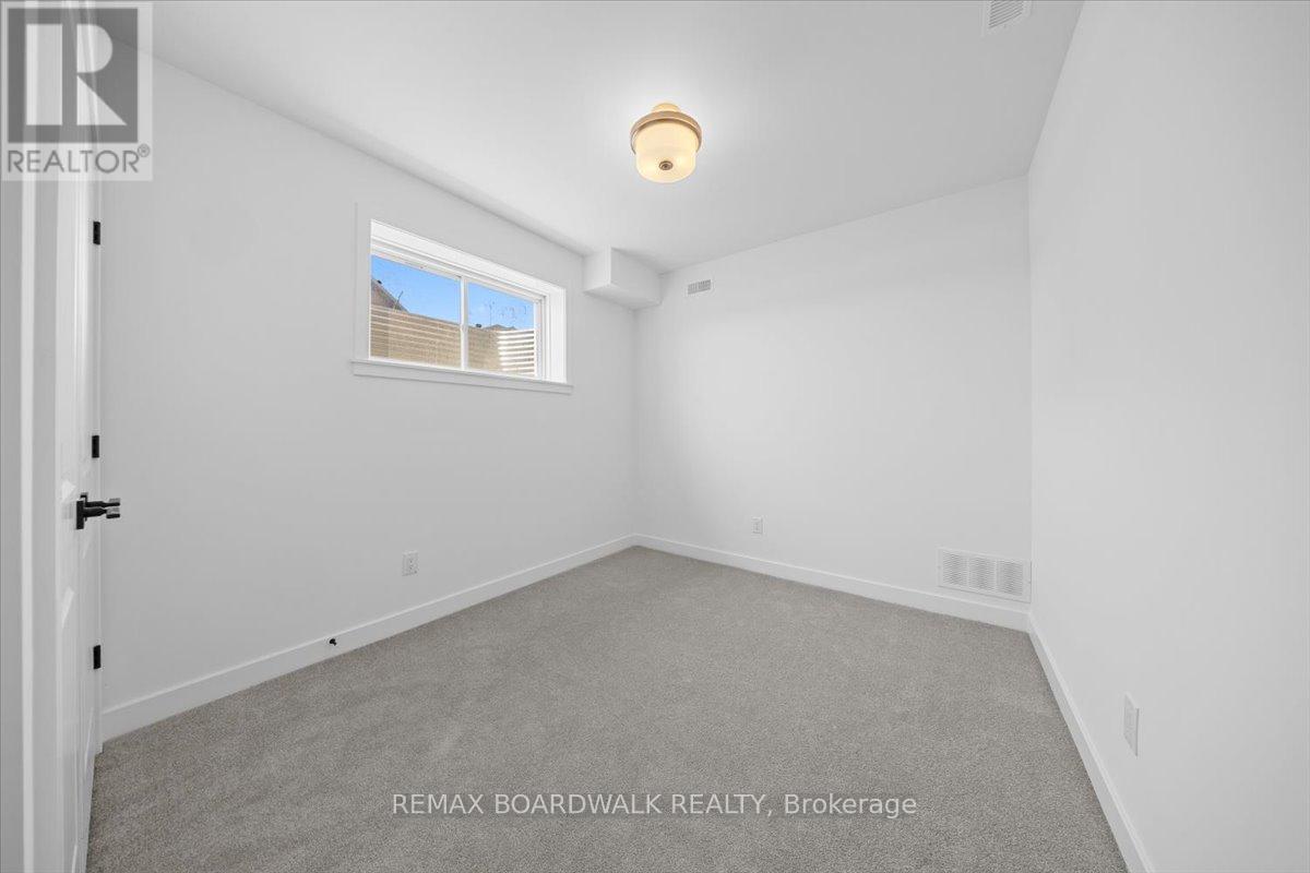 141 Shelleright Street, Ottawa, Ontario  K2S 1B6 - Photo 15 - X13456512
