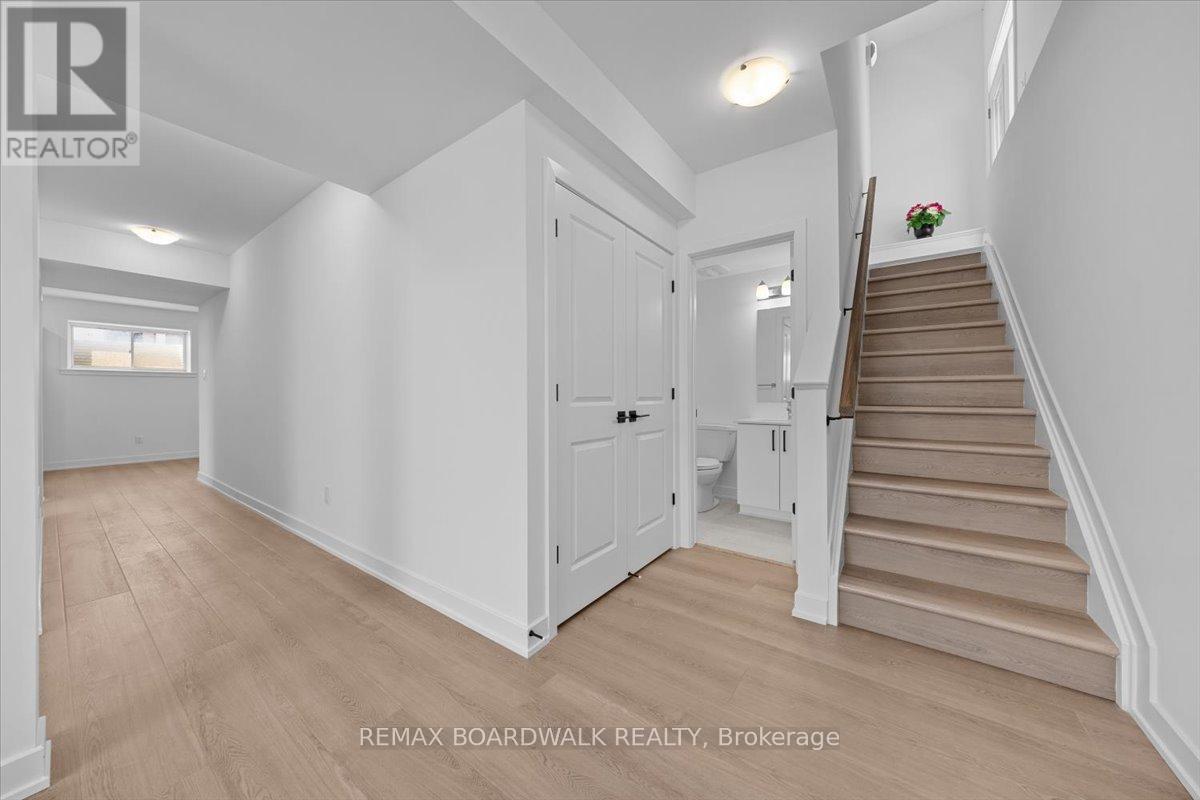 141 Shelleright Street, Ottawa, Ontario  K2S 1B6 - Photo 3 - X13456512