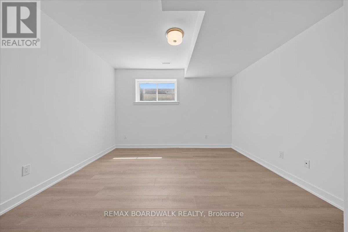141 Shelleright Street, Ottawa, Ontario  K2S 1B6 - Photo 5 - X13456512