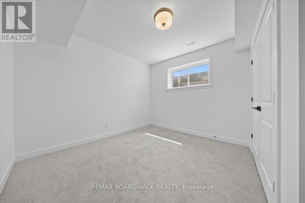 141 Shelleright Street, Ottawa, Ontario  K2S 1B6 - Photo 8 - X13456512