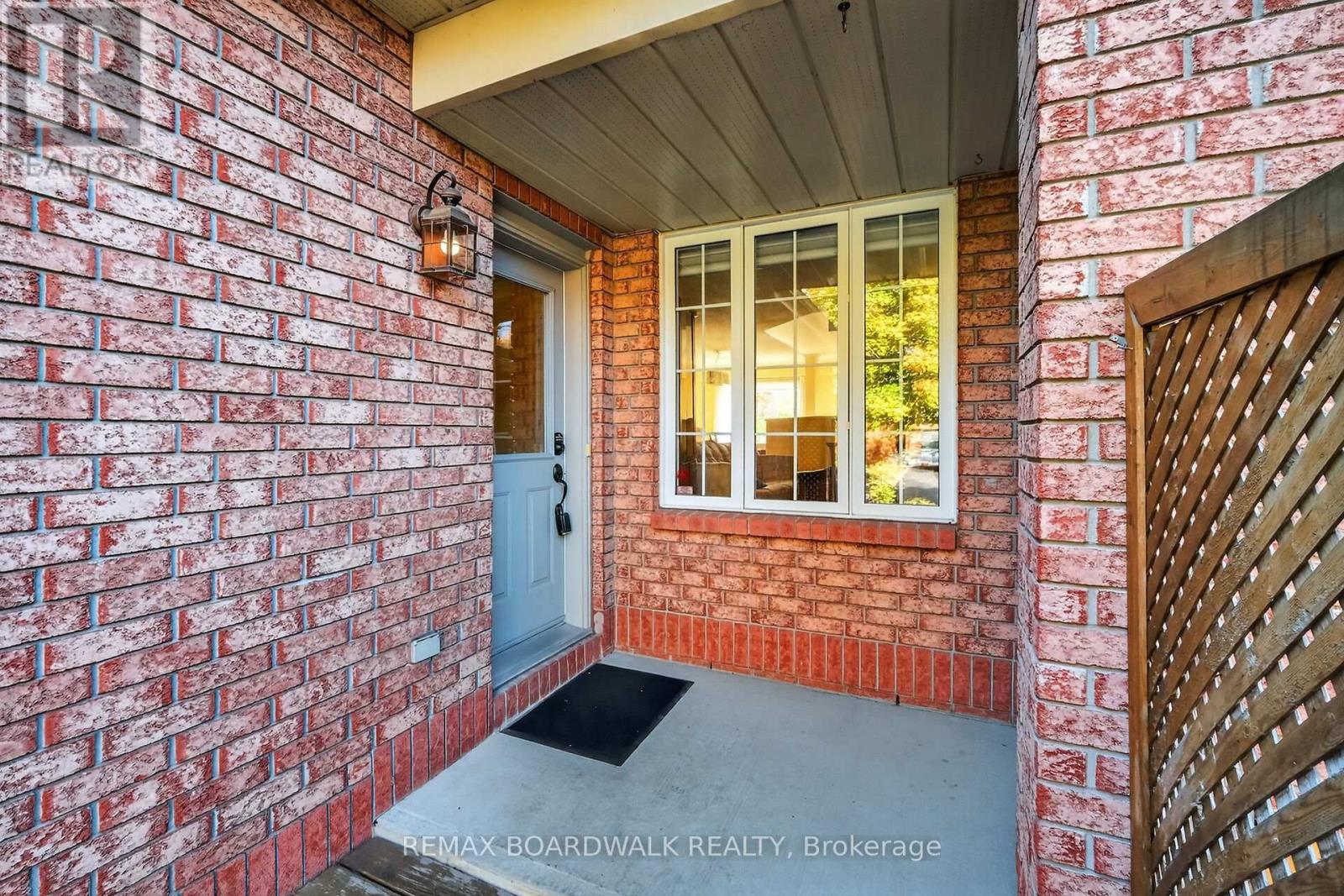 42 College Circle, Ottawa, Ontario  K1K 4R8 - Photo 3 - X13456768